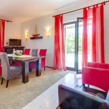 شقة Eli مالي لوشينغْ